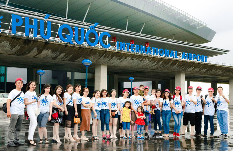 Nhân viên công ty TNHH Đầu tư Quốc tế Hoàn Mỹ tham quan và khám phá Phú Quốc
