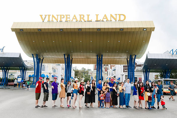 Tập thể nhân viên công ty Hoàn Mỹ tại Vinpearl Land Phú Quốc