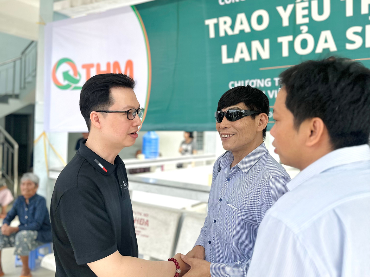 Công ty TNHH Đầu tư Quốc tế Hoàn Mỹ thăm hỏi Hội người mù Đồng Tháp